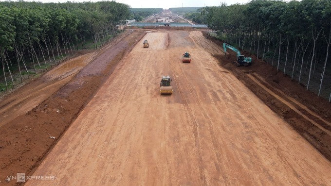 Cao tốc Bắc Nam đoạn Phan Thiết - Dầu Giây thi công tháng 5/2021.